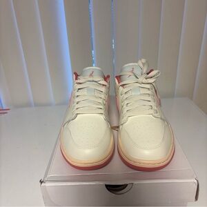 Wmns air Jordan 1 low size 8.5W  salt/ pink salt-guava ice colors